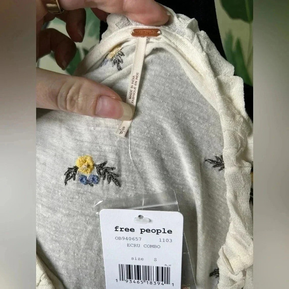 Free People Women’s Cream full bloom embroidered crop top Ruffle Small NWT - Picture 8 of 9